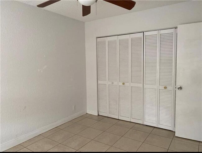 Building Photo - 1455 Lake Crystal Dr