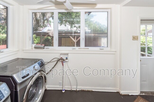 Building Photo - 25 8th Ave