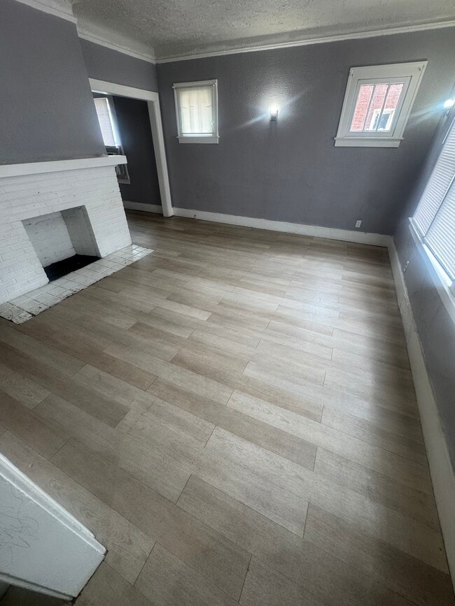 Building Photo - 11346 Belleterre St