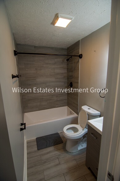 Building Photo - 213 Midland Ave