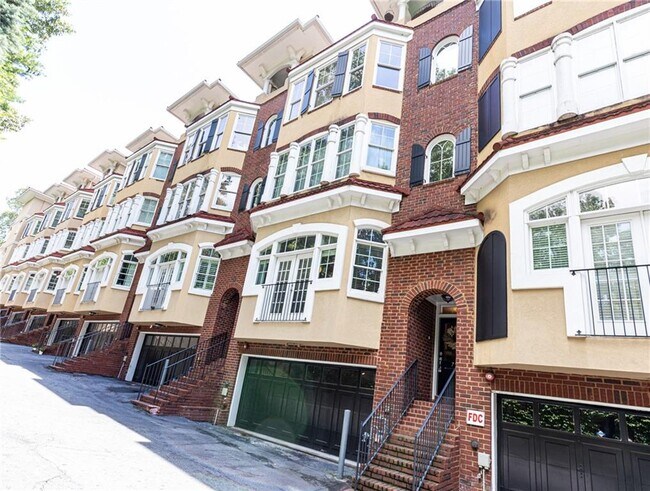 Building Photo - 754 Clifton Heights Ln NE