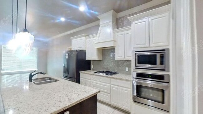 Building Photo - Super 4 bed 2 bath on the Southwest side.