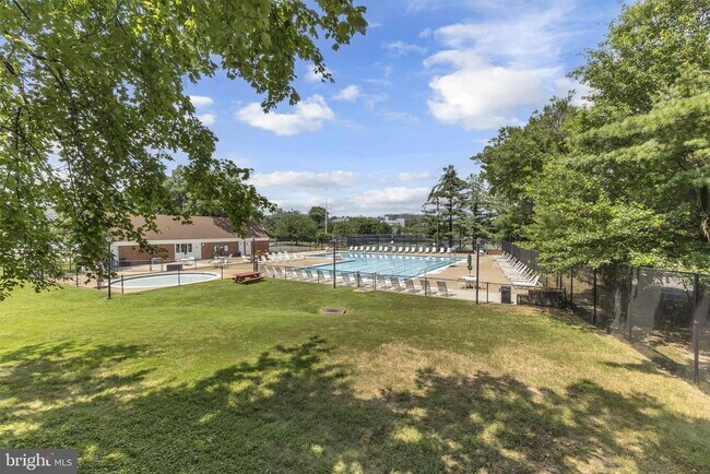 Building Photo - 1225 Martha Custis Dr