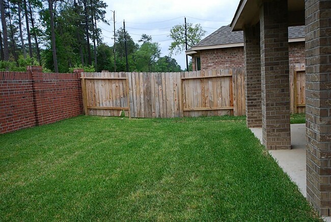 Building Photo - 5623 S Denham Ridge Ln
