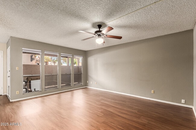 Building Photo - 2680 E Oakleaf Dr