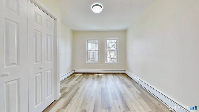 Building Photo - 112 Greenwood St