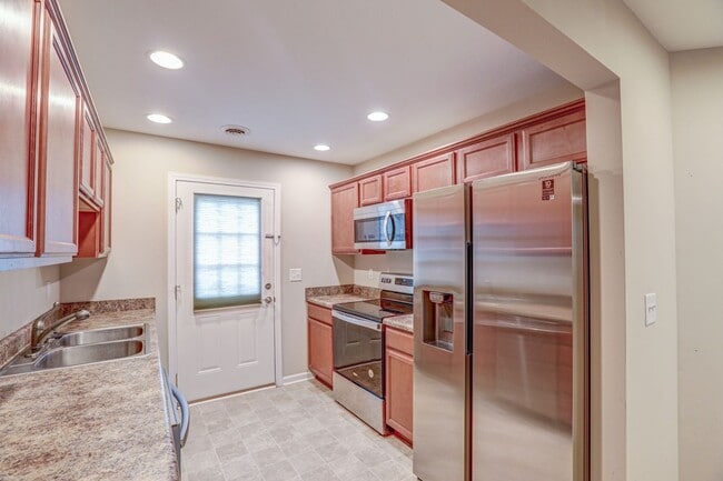 Building Photo - 2108 Pleasant View Dr