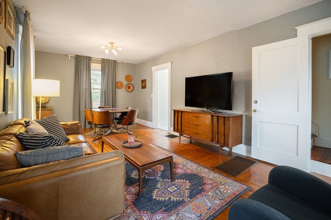 Building Photo - 3935 Oak Park Pl