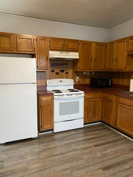 Kitchen - 498 N Main St