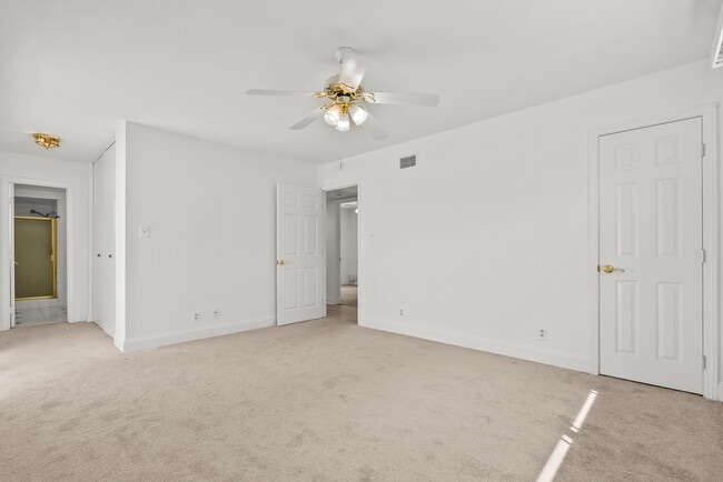 Building Photo - 2248 Drayton Ave