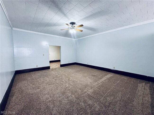 Building Photo - 18 E Main St