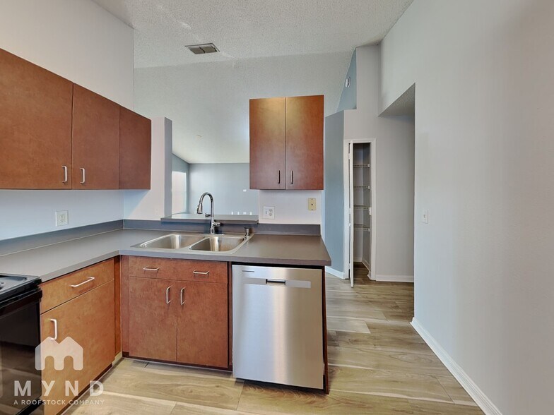 Building Photo - 5443 Cedar Ln