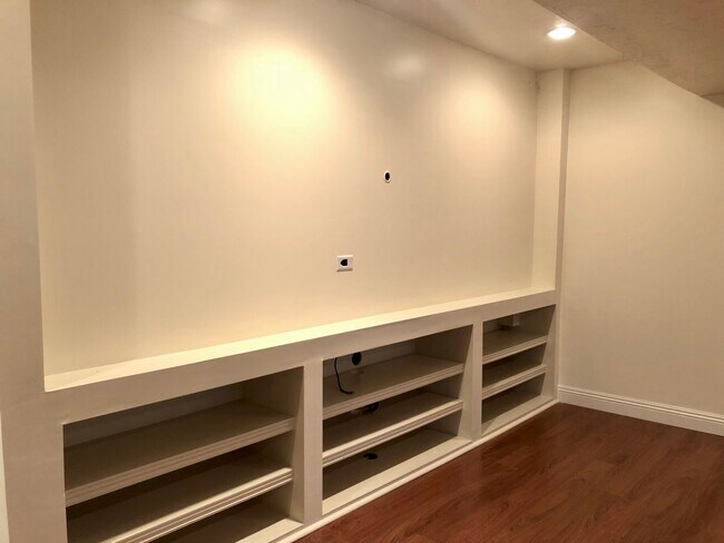 Building Photo - 944 Longleaf Dr