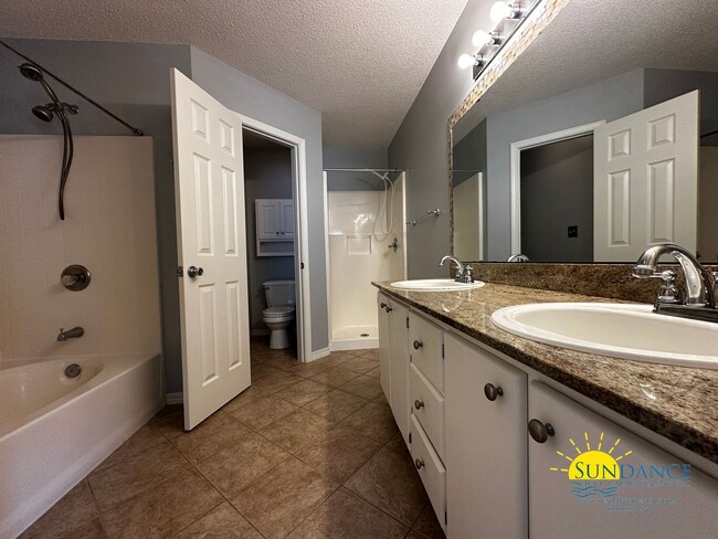 Building Photo - Wonderful 4 Bedroom Home in Fort Walton Beach