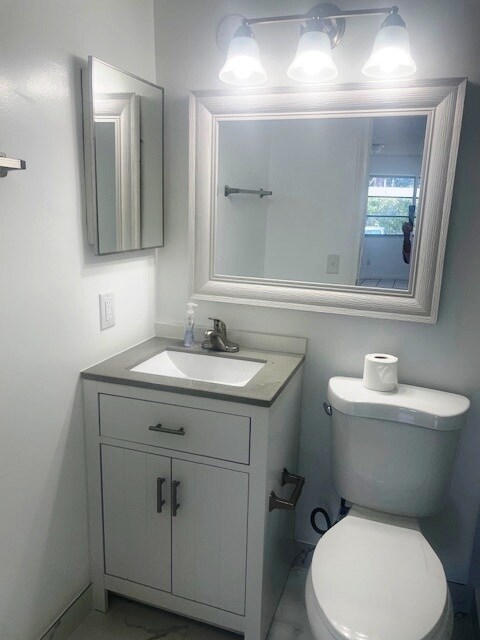 Building Photo - 106 NE 1st Ct