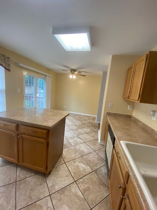 Building Photo - Charming 3 Bedroom/2 Full Bath/2 Half Bath Townhome in Constant Friendship, MD!