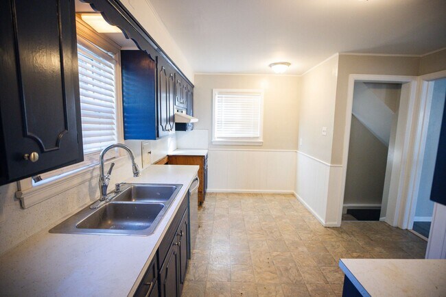 Building Photo - Beautiful, functional, and clean three bed...