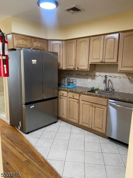 Building Photo - 633 Magnolia Ave