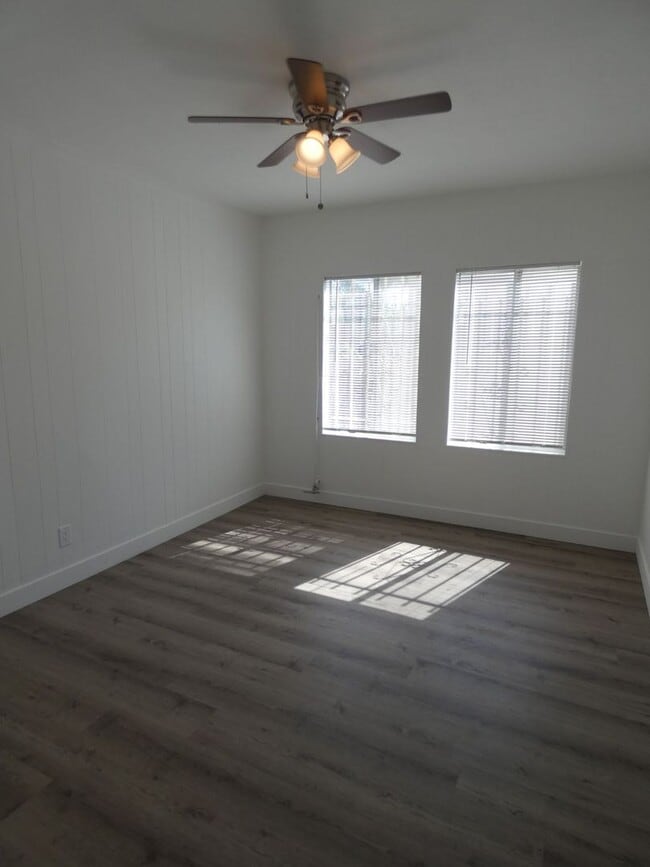 Building Photo - ***COMING SOON***$500 OFF 1ST MONTH*** SPACIOUS 3 BEDROOM 1 BATHROOM REMODELED HOME WITH GARAGE A...