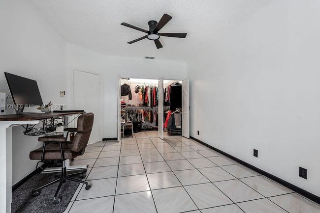 Building Photo - 6641 Via Regina