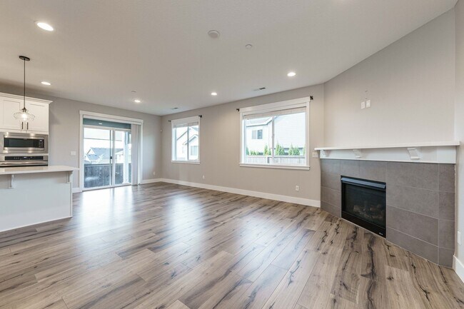 Building Photo - Charming 3-Bedroom, with Office and 2 Bath...