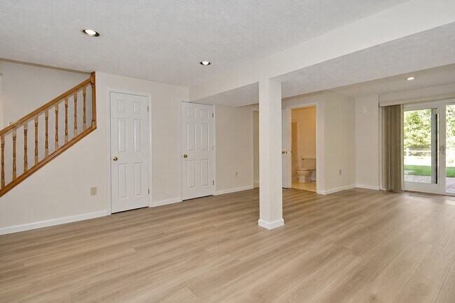 Building Photo - 5 Sanders Ct