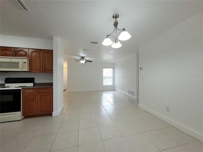 Building Photo - 10 Winding Ridge Rd