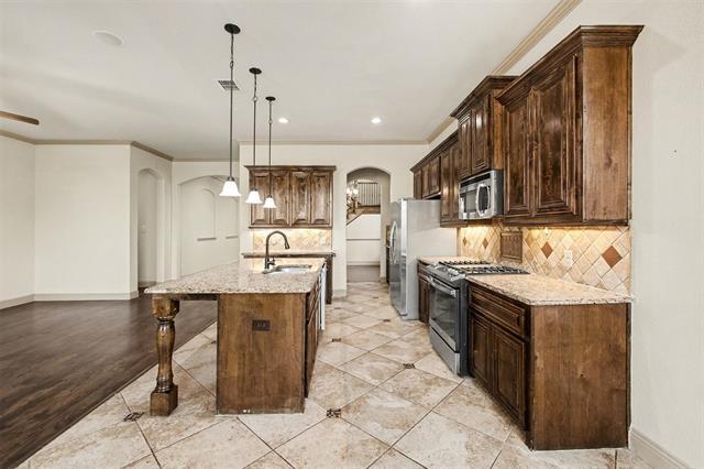 Building Photo - 588 Deverson Dr