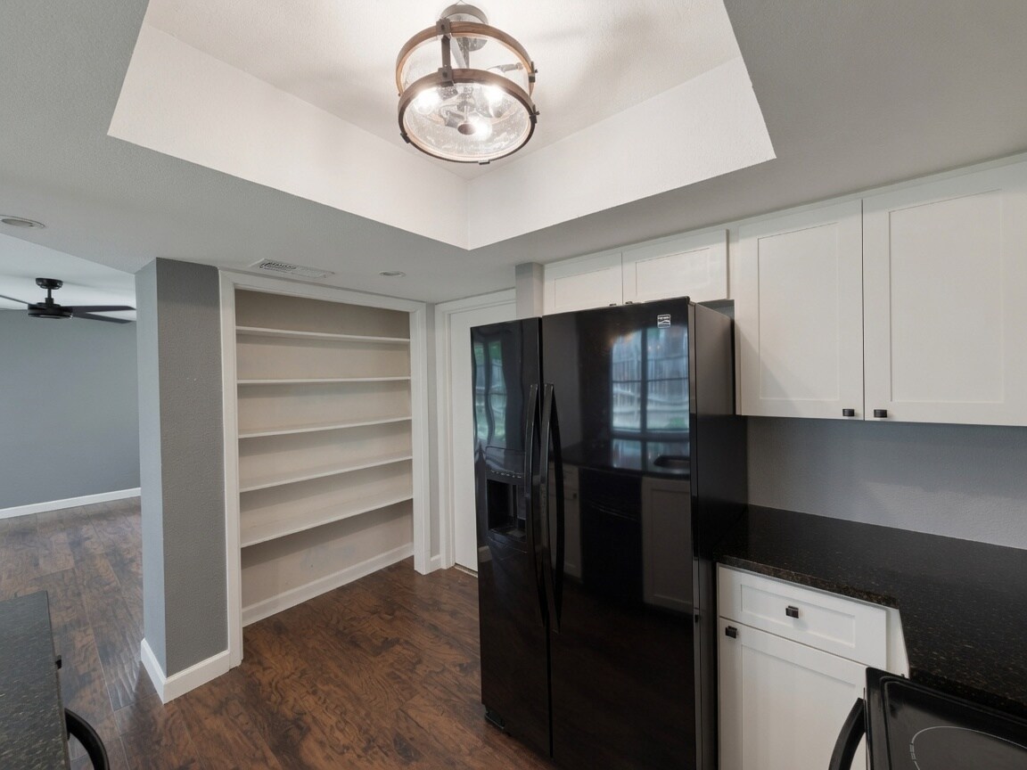 Building Photo - 8107 Hood Cir