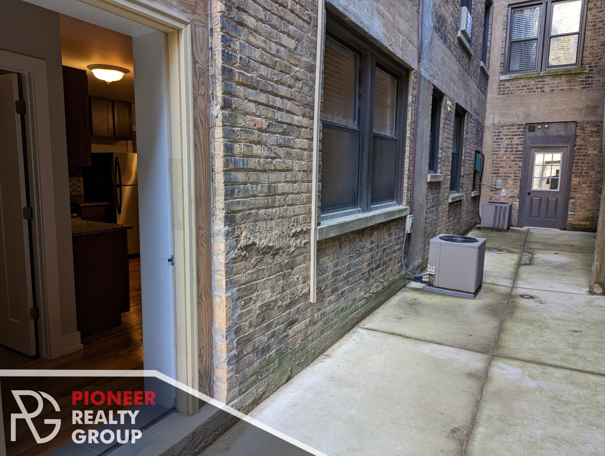 Building Photo - 560 W Arlington Pl