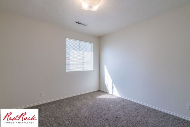 Building Photo - 2620 E 700 N