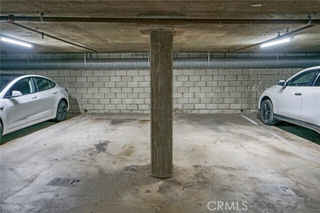 Building Photo - 1129 Larrabee St