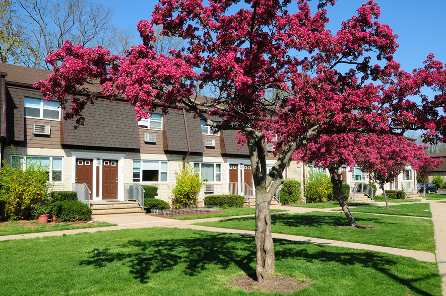 Primary Photo - Woodbridge Village
