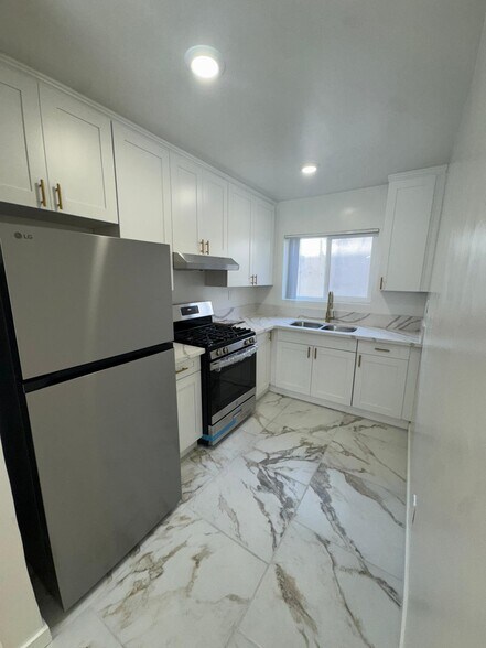 Primary Photo - 1757 N Serrano