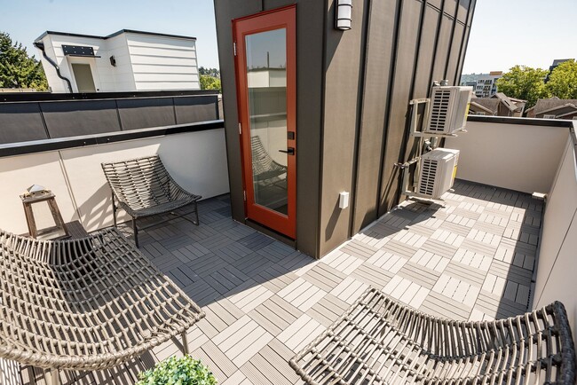 Building Photo - Ballard Townhouse