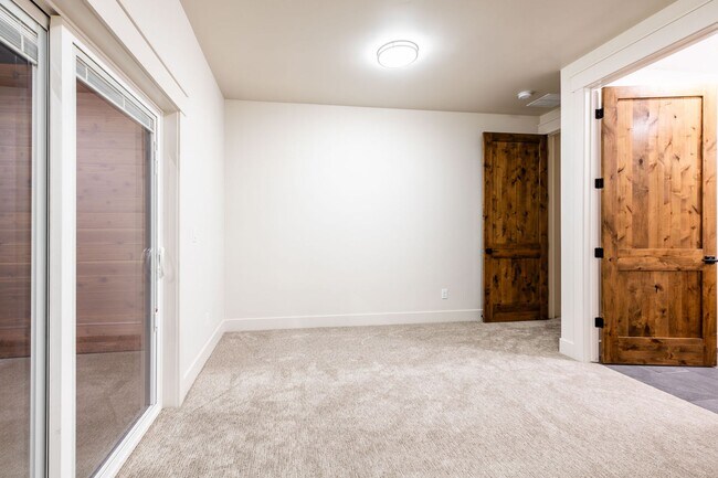 Building Photo - Beautiful Custom Townhome for Rent in Island Park- NAME YOUR LEASE TERMS