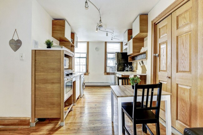 Building Photo - 314 6th St