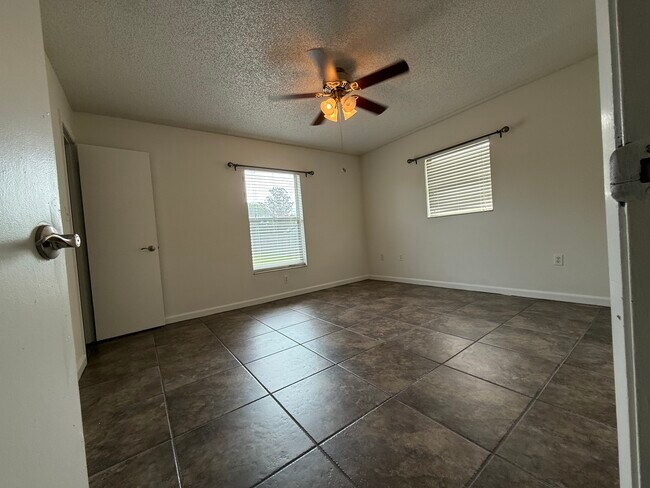 Building Photo - GI House