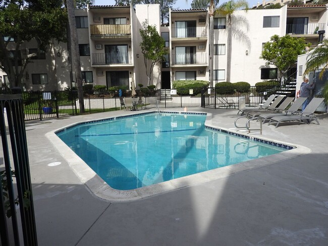 Building Photo - CENTRALLY LOCATED 1 BR CONDO