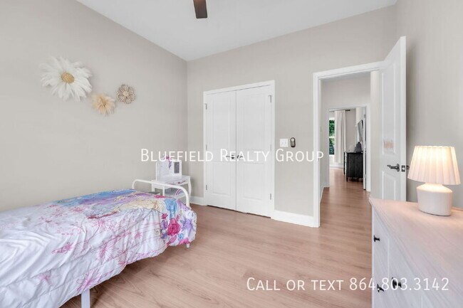 Building Photo - 713 Rockcliff St