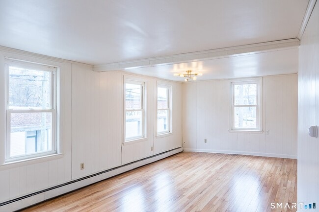 Building Photo - 84 Front St