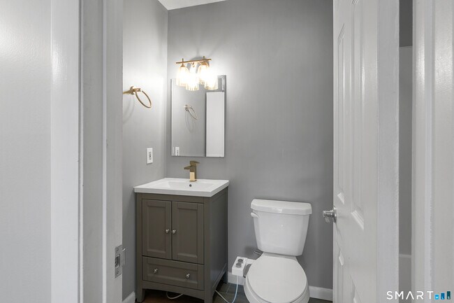 Building Photo - 107 Country Club Ct