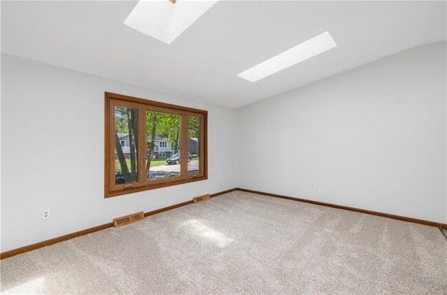 Building Photo - 85 Birkshire Dr