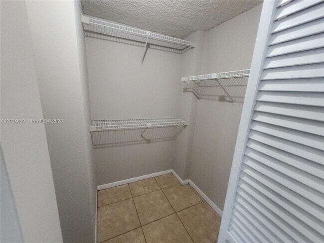Building Photo - 5350 W 21st Ct