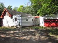 Building Photo - Single Family Home within walking distance...