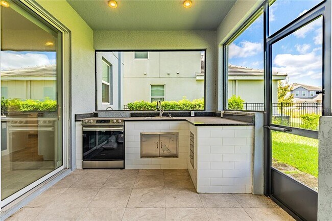 Building Photo - 12111 Imaginary Way