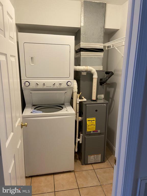 Building Photo - 5954 Henry Ave