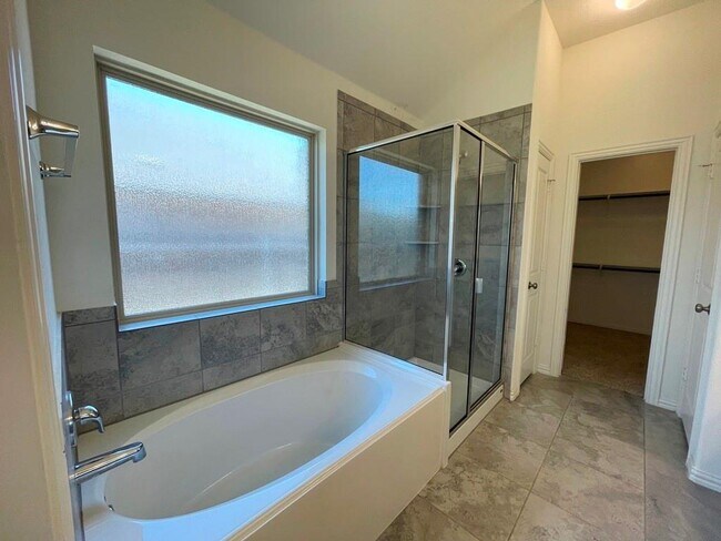 Building Photo - 205 Baralo St