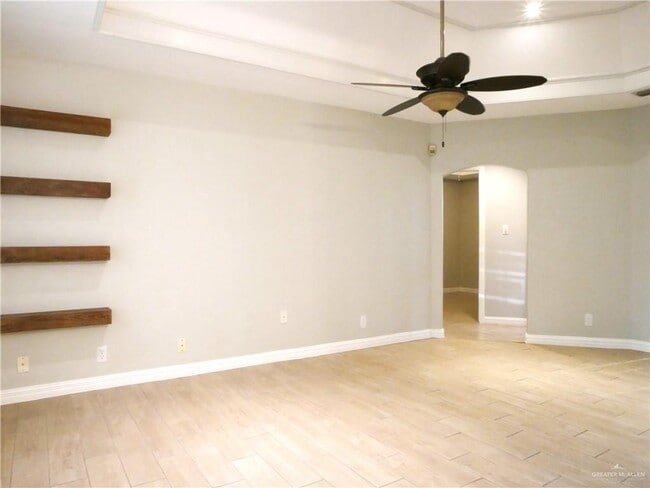 Building Photo - 3803 N Crown Ln