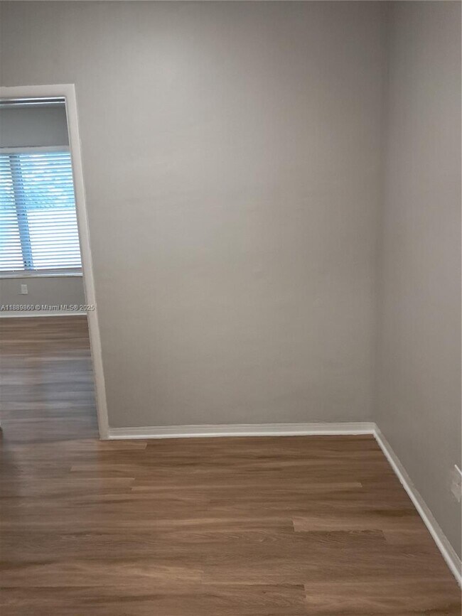 Building Photo - 13025 Emerald Dr